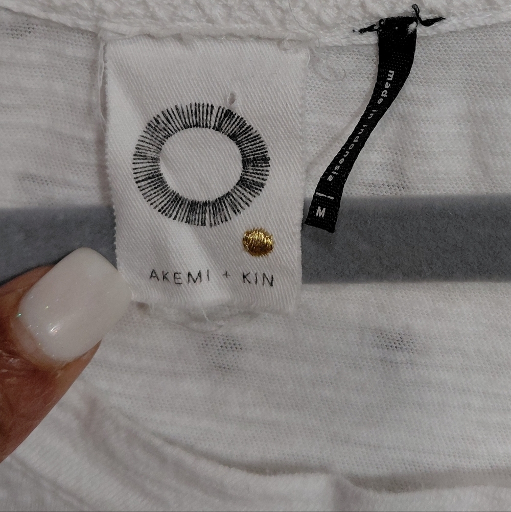 ๐ Light Cream Ruffle-Hem Tunic Top - Picture 4 of 5
